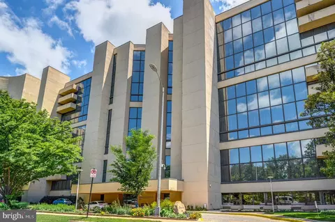 1101 S Arlington Ridge Rd S #208, Arlington, VA 22202