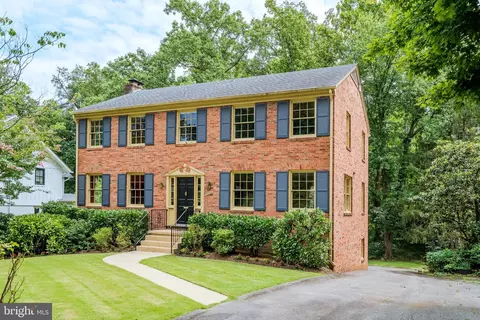 4456 38th St N, Arlington, VA 22207