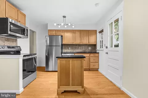 4217 32nd Rd S, Arlington, VA 22206