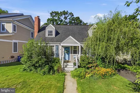 2328 N Columbus St, Arlington, VA 22207