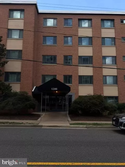 1200 S Arlington Ridge Rd #403, Arlington, VA 22202