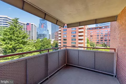 1111 Arlington Blvd #419, Arlington, VA 22209