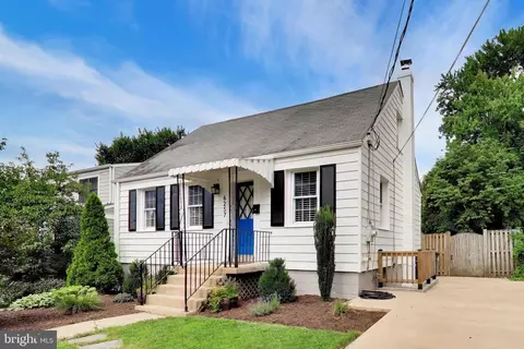 6257 18th St N, Arlington, VA 22205