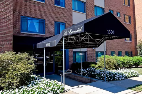 1300 S Arlington Ridge Rd #204, Arlington, VA 22202