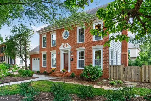 4714 8th St S, Arlington, VA 22204