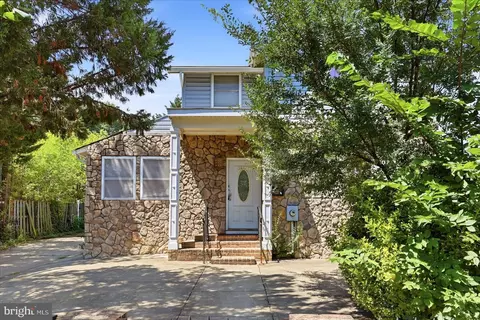 2506 S Eads St, Arlington, VA 22202