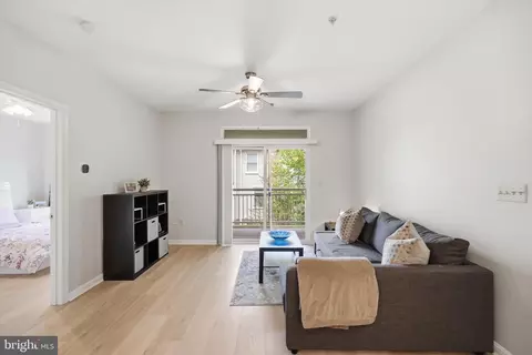 801 S Greenbrier St #315, Arlington, VA 22204