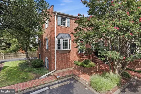 2133 N Lincoln St, Arlington, VA 22207