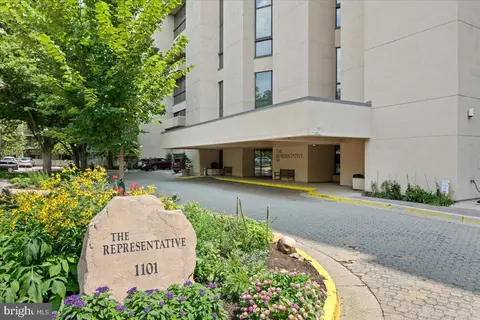 1101 S Arlington Ridge Rd #402, Arlington, VA 22202