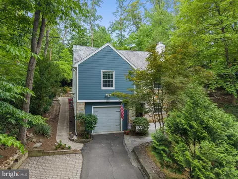 2617 S Arlington Ridge Rd, Arlington, VA 22202