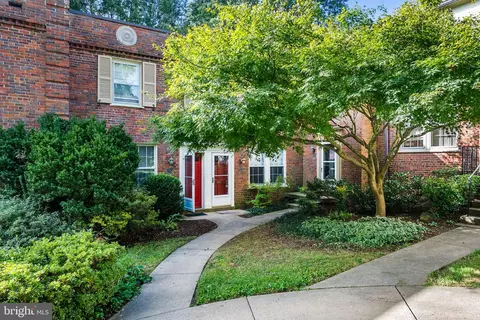 1400 S Barton St S #424, Arlington, VA 22204