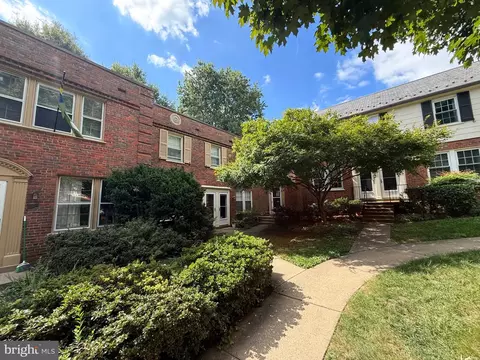 1400 S Barton St S #424, Arlington, VA 22204