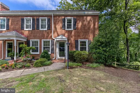 2813 S Abingdon St, Arlington, VA 22206