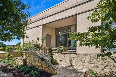 3650 S Glebe Rd #157, Arlington, VA 22202