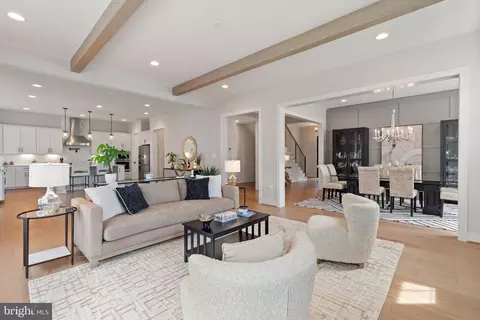 5817 2nd St S, Arlington, VA 22204