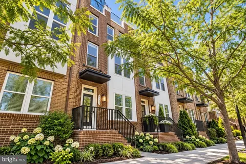 1132 S Glebe Rd, Arlington, VA 22204