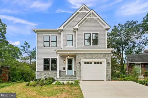 5900 9th St N, Arlington, VA 22205