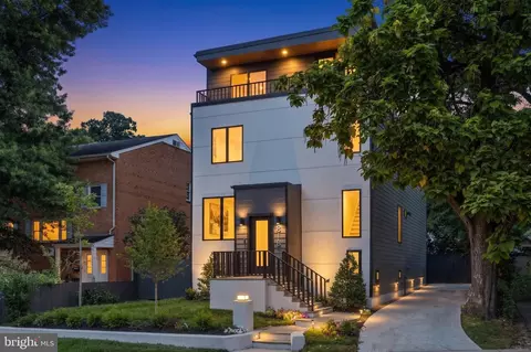 818 N Edgewood St, Arlington, VA 22201
