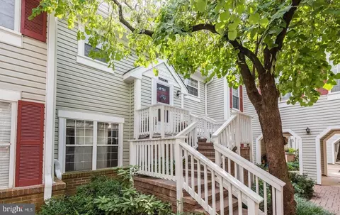 2925 S Woodstock St #D, Arlington, VA 22206