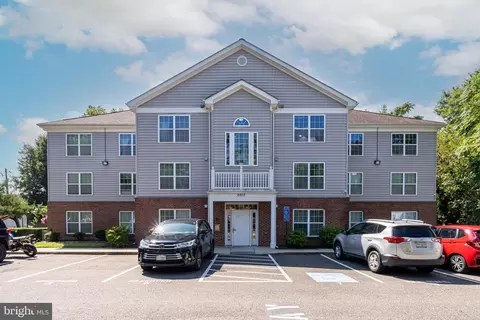 2912 17th St S #103, Arlington, VA 22204