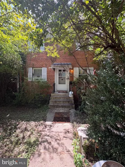 2108 N Illinois St, Arlington, VA 22205
