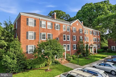 4860 28th St S #C2, Arlington, VA 22206