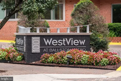 1001 N Vermont St #905, Arlington, VA 22201