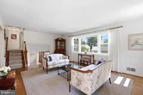 520 N Livingston St, Arlington, VA 22203