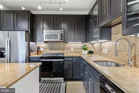 2200 N Westmoreland St #421, Arlington, VA 22213