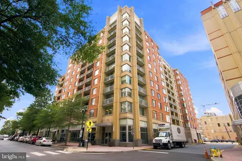 1020 N Highland St #509, Arlington, VA 22201