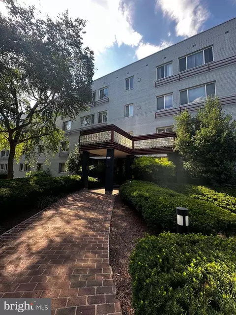 3701 5th St S #208, Arlington, VA 22204