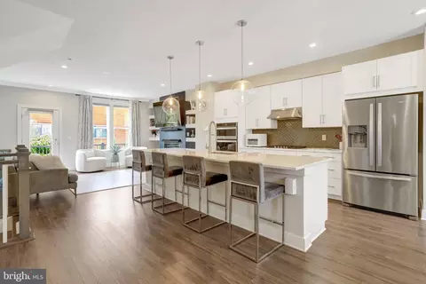1020 S Taylor Ct, Arlington, VA 22207