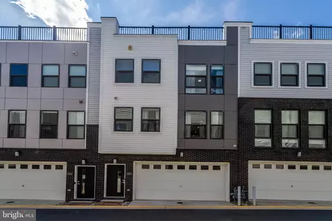 1020 S Taylor Ct, Arlington, VA 22207