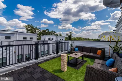 1020 S Taylor Ct, Arlington, VA 22204