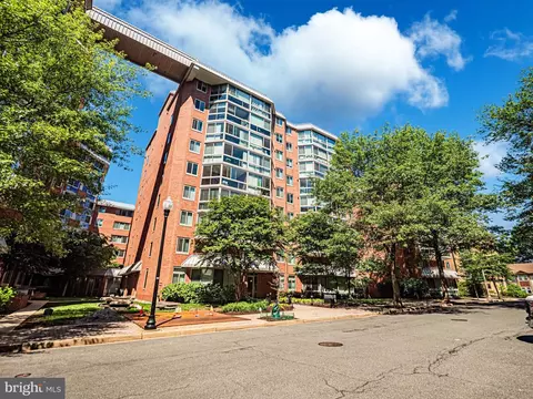 1024 N Utah St #721, Arlington, VA 22201