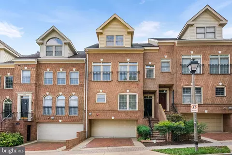 1588 N Colonial Ter, Arlington, VA 22209