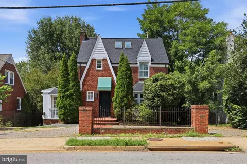 1706 N Glebe Rd, Arlington, VA 22207