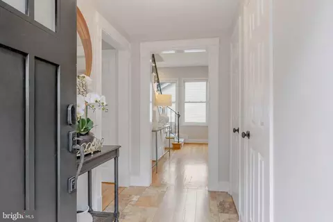 Entry Way - 255 N Bryan St N, Arlington, VA 22201 photo 1 of 4