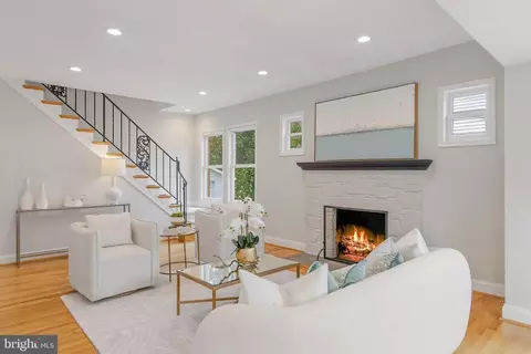 Living - 255 N Bryan St N, Arlington, VA 22201 photo 2 of 3