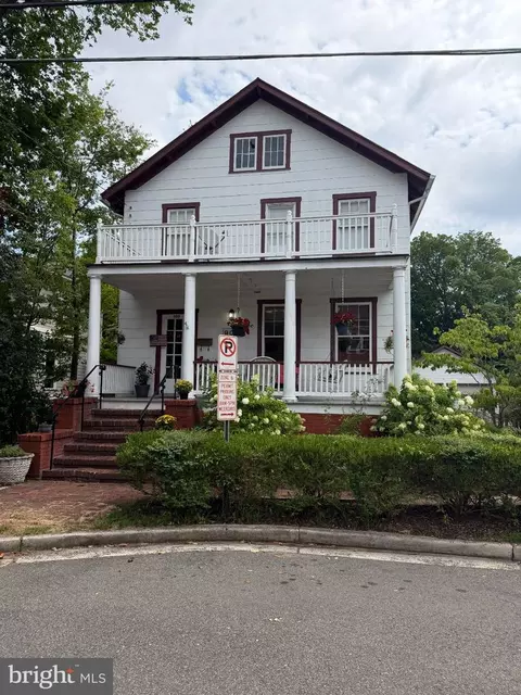909 N Ivy St, Arlington, VA 22201