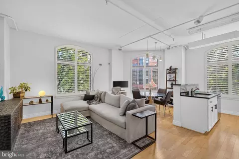1201 N Garfield St #216, Arlington, VA 22201
