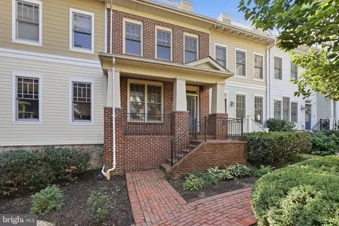 1230 N Danville St, Arlington, VA 22201