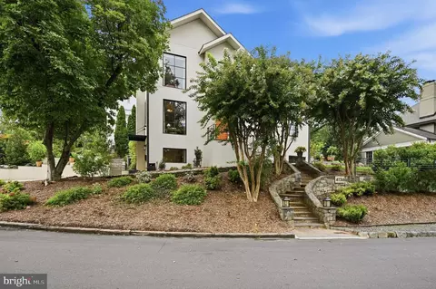 4136 25th St N, Arlington, VA 22207
