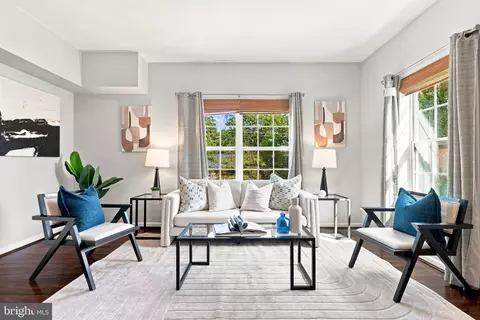 2912 17th St S #302, Arlington, VA 22204