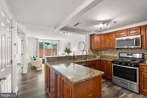1045 N Utah St #2-106, Arlington, VA 22201