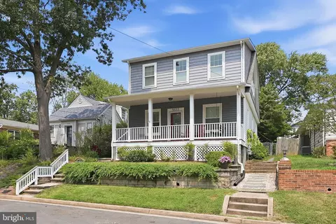 5633 5th St N, Arlington, VA 22205