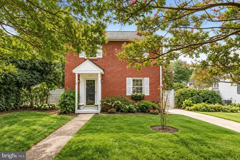 3716 2nd St S, Arlington, VA 22204