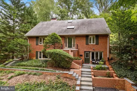 2425 N Taylor St, Arlington, VA 22207