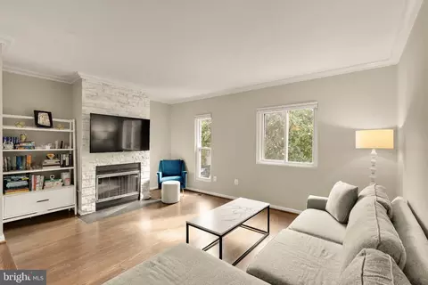 4431 7th St N, Arlington, VA 22203