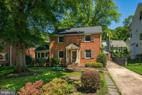 5525 15th St N, Arlington, VA 22205